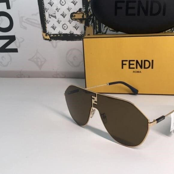 NEW Fendi FE40080U 30E Aviator Sunglasses – Gold / Brown 65mm – 100% Authentic - Picture 8 of 11